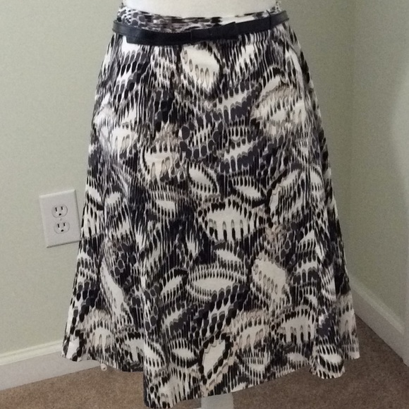 East 5th Dresses & Skirts - Black/white/tan print flared skirt size 14